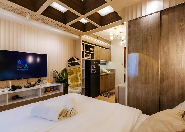 Golden Luxe Staycation Aparthotel