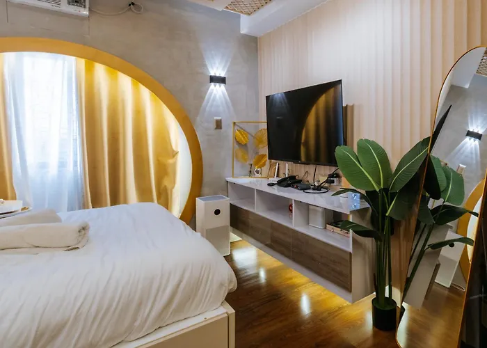 Golden Luxe Staycation Aparthotel 4*