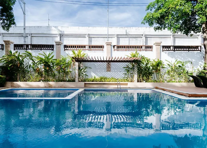 Golden Luxe Staycation Aparthotel